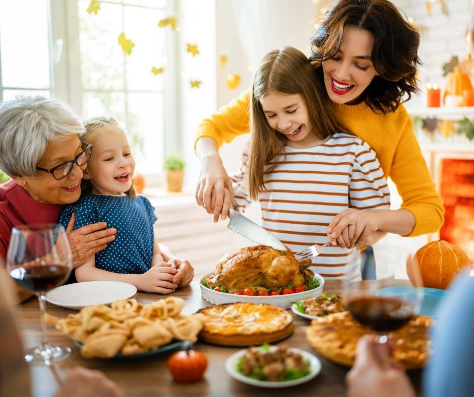 latino-family-enjoying-thanksgiving
